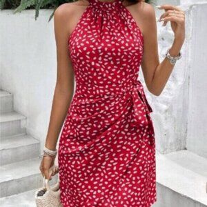 Sleeveless polka dot pleated dress with waist halter neck
